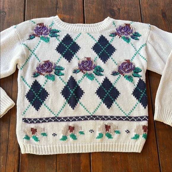 Sweaters - Vintage Colleen’s Collectables off white floral embroidered sweater
